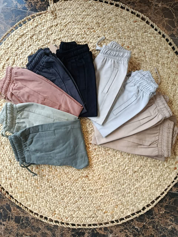 ترتیب رنگ از سمت راست نخودی کرم روشن طوسی تیره طوسی مشکی ذغالی موکا ماچا سبز تیره